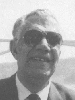 مصطفى عزوز